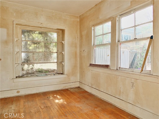 744 Gladys Avenue, Long Beach CA: https://media.crmls.org/medias/04f481c6-b81b-4959-937e-125007616f75.jpg