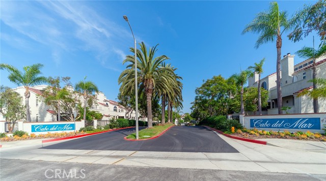 17202 Corbina Lane, Huntington Beach CA: https://media.crmls.org/medias/04f4d5bf-2590-4610-a595-8abca4196e00.jpg