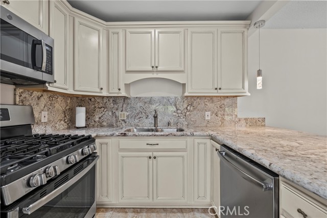 Detail Gallery Image 21 of 36 For 19156 Avenue of the Oaks #B,  Newhall,  CA 91321 - 2 Beds | 1/1 Baths