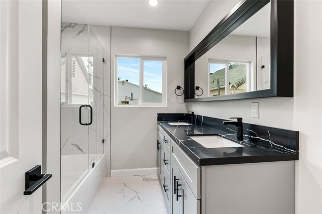 Detail Gallery Image 14 of 21 For 15419 Wyandotte St, Van Nuys,  CA 91406 - 3 Beds | 2 Baths