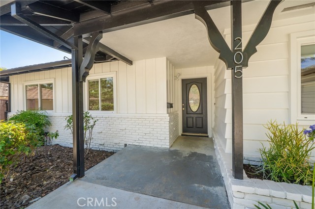 205 Hacienda N Avenue, Glendora CA: https://media.crmls.org/medias/04f6f4a4-6702-48bd-ad01-9d8fc75d03b7.jpg