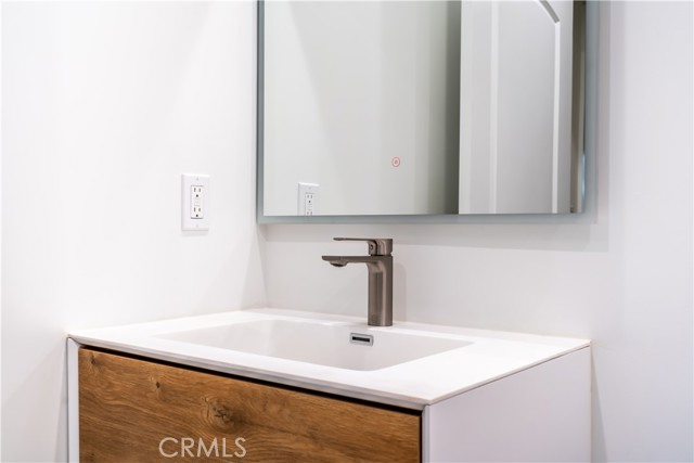 Detail Gallery Image 59 of 73 For 3362 Bellota, Los Angeles,  CA 90027 - 5 Beds | 5 Baths