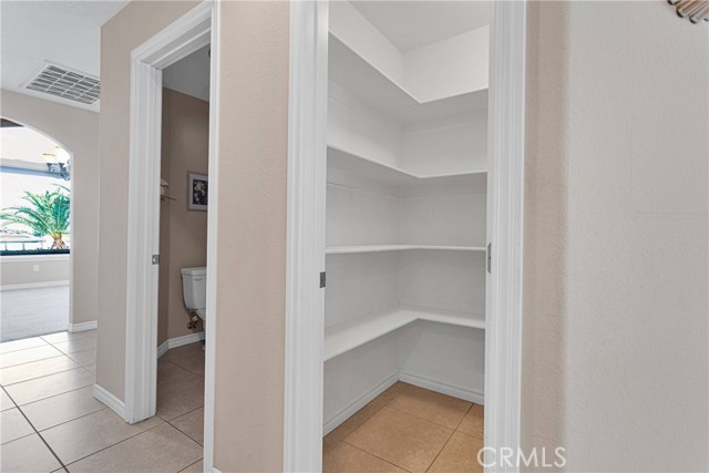 19410 Allegheny Court, Apple Valley CA: https://media.crmls.org/medias/04f7293c-2570-4f5d-bc98-facb222562e9.jpg