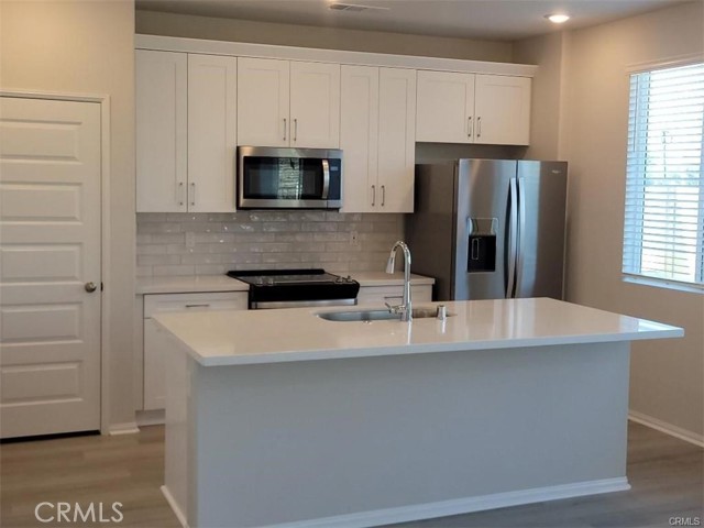 Detail Gallery Image 2 of 10 For 2058 Bergamot, Redlands,  CA 92374 - 3 Beds | 2/1 Baths