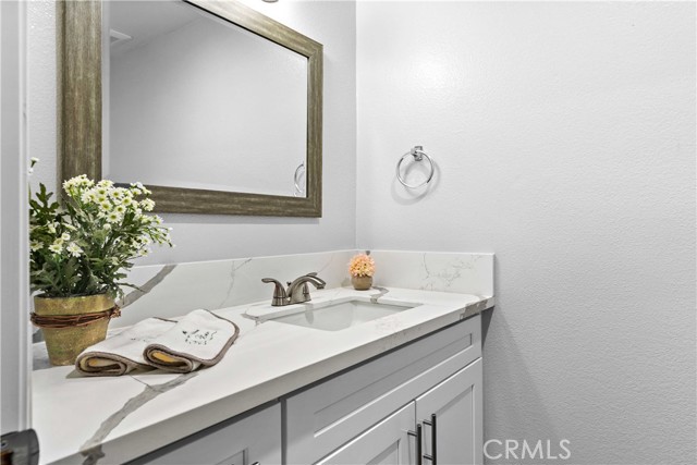 Detail Gallery Image 26 of 37 For 1881 Alpha Rd #8,  Glendale,  CA 91208 - 2 Beds | 3 Baths
