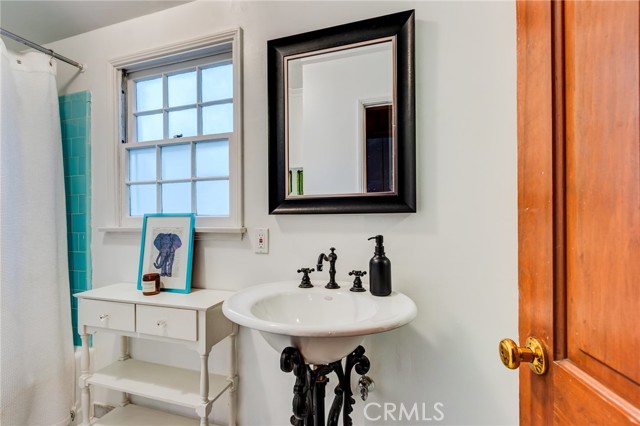 Detail Gallery Image 33 of 75 For 222 Holiday Dr, Lake Arrowhead,  CA 92352 - 3 Beds | 2 Baths