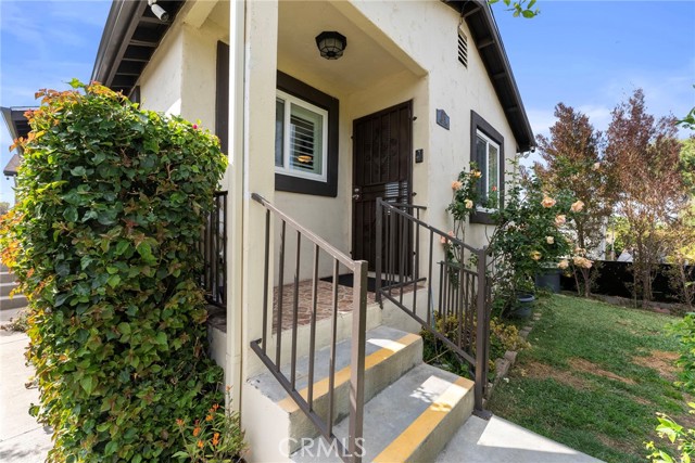 Detail Gallery Image 1 of 37 For 11719 Vieta Ave, Lynwood,  CA 90262 - 3 Beds | 2 Baths