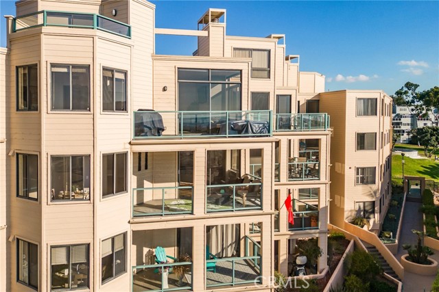 Spacious ocean view deck to enjoy the morning coffee, evening sunsets and beach breezes.