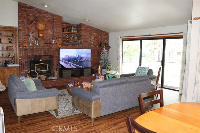 Detail Gallery Image 7 of 59 For 2474 Oak Ln, Big Bear City,  CA 92314 - 3 Beds | 2/1 Baths