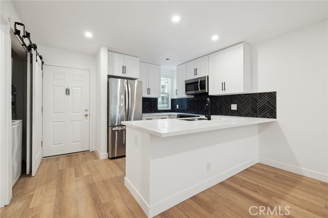 17000 Burbank Boulevard, Encino CA: https://media.crmls.org/medias/04fa9852-5bbc-4442-96c8-06cb196f54a8.jpg