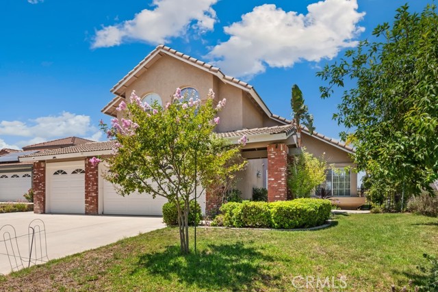 Detail Gallery Image 3 of 42 For 34175 Shaded Meadow Cir, Wildomar,  CA 92595 - 3 Beds | 2/1 Baths