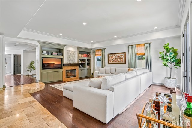 Detail Gallery Image 9 of 36 For 2200 Walnut Ave, Manhattan Beach,  CA 90266 - 5 Beds | 4/1 Baths