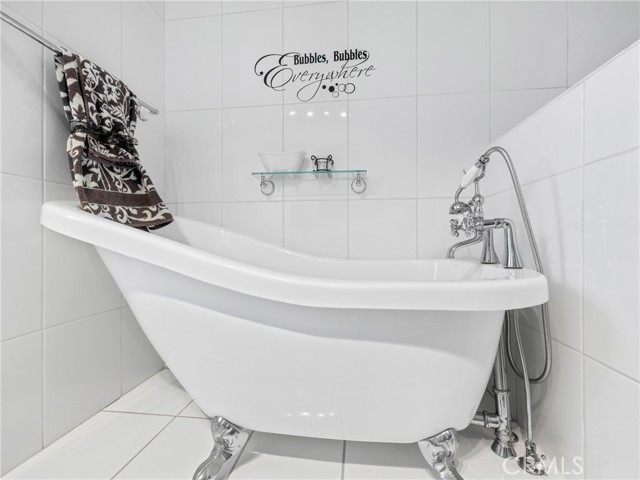 13136 Tawya Road, Apple Valley CA: https://media.crmls.org/medias/04fc5ef9-4164-416d-80e7-9b49a7b7c241.jpg