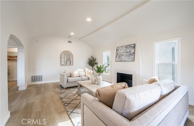 1818 W 79th Street, Los Angeles CA: https://media.crmls.org/medias/04fd4f00-5628-4e9f-a379-6f89c28300d3.jpg