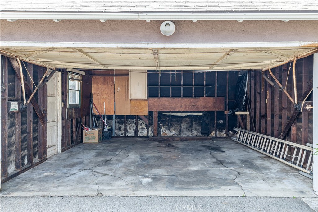 https://media.crmls.org/medias/04fdd122-cdb9-4811-95af-03ec5bc4474c.jpg?preset=X-Large