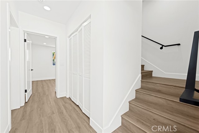 Detail Gallery Image 26 of 28 For 6700 Kester Ave, Van Nuys,  CA 91405 - 4 Beds | 4 Baths