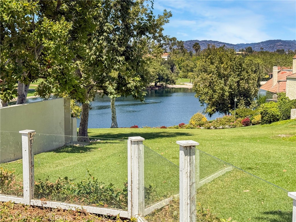 https://media.crmls.org/medias/04fe12ef-5642-4048-a693-40e756a7d473.jpg?preset=X-Large