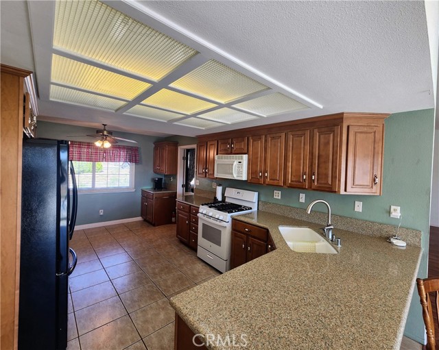 Detail Gallery Image 9 of 48 For 26755 Red Coach Ln, Helendale,  CA 92342 - 4 Beds | 2 Baths