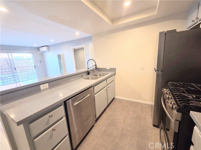 Detail Gallery Image 4 of 26 For 327 Chestnut, Long Beach,  CA 90802 - 2 Beds | 2 Baths