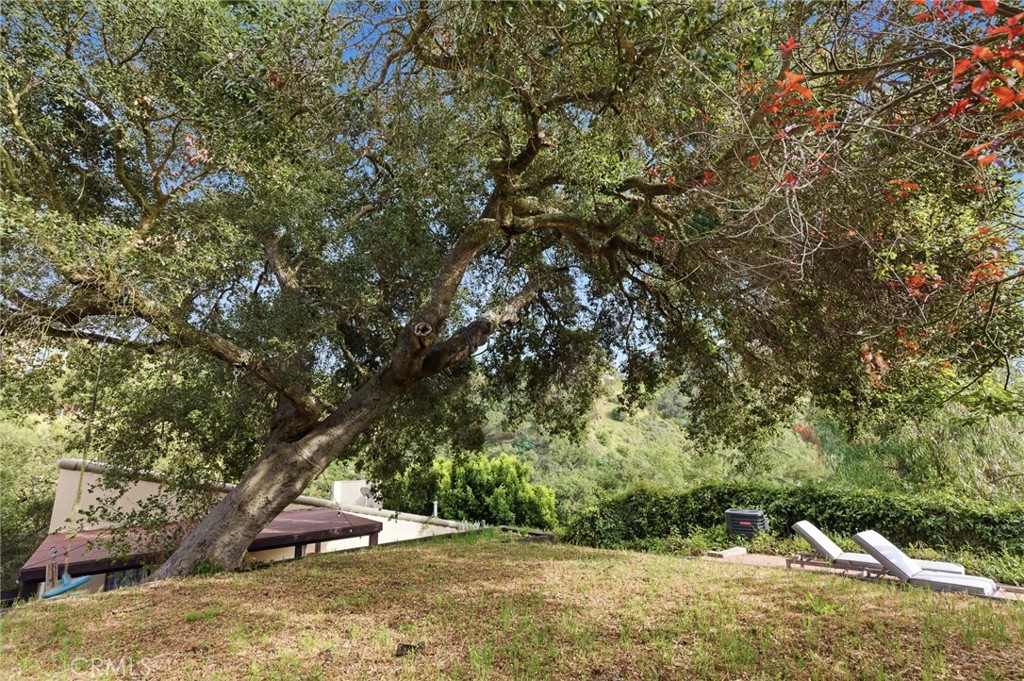 https://media.crmls.org/medias/04ff2e9d-ad20-4146-ba9e-1cb3c7bfa16f.jpg?preset=X-Large