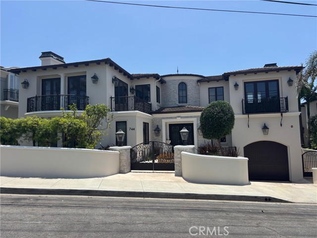 744 11th Street, Manhattan Beach CA: https://media.crmls.org/medias/04ff4c43-bb2c-442e-b024-82d312a64b50.jpg