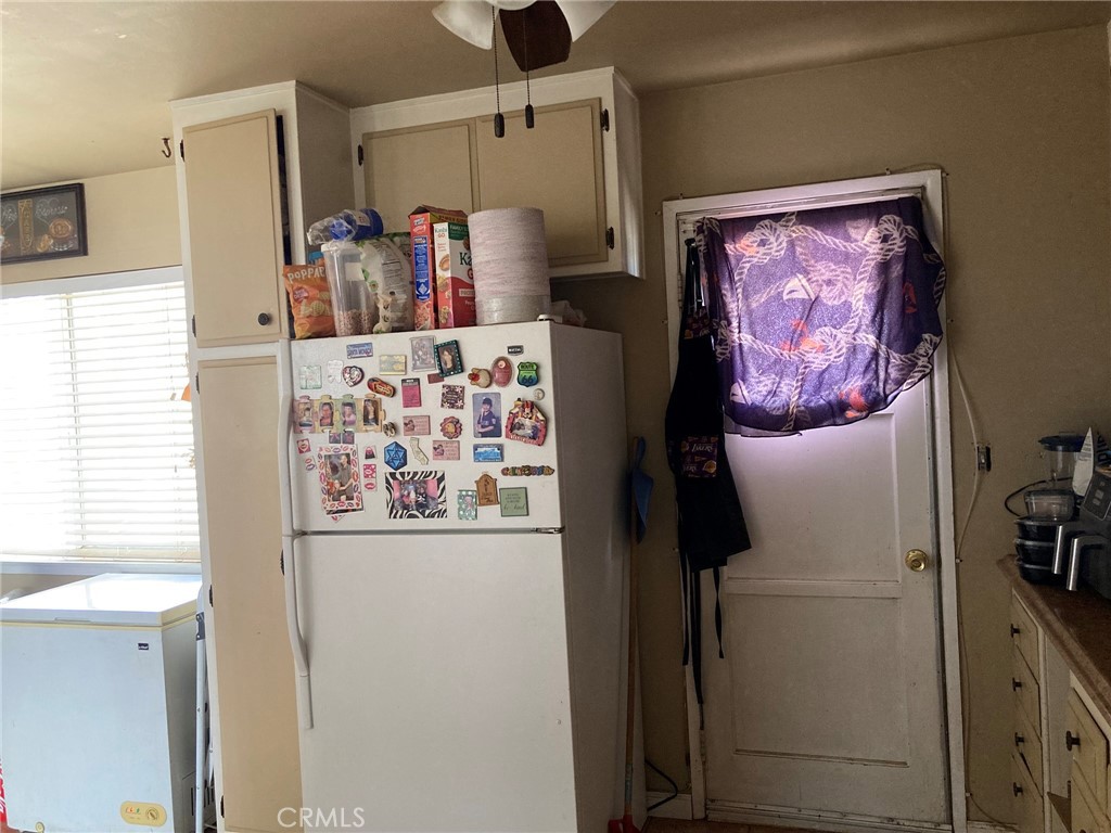 https://media.crmls.org/medias/04ff51dc-e583-48eb-ae83-32bc2ff78e8b.jpg?preset=X-Large