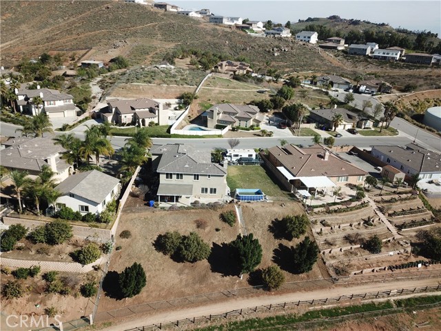 5505 Sunset Ridge Drive, Jurupa Valley CA: https://media.crmls.org/medias/04fff23e-465c-4f24-b610-140cef64d872.jpg