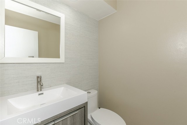 Detail Gallery Image 18 of 41 For 20737 Roscoe Bld #102,  Winnetka,  CA 91306 - 3 Beds | 3 Baths