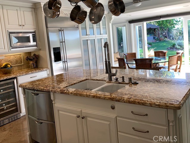 05000886 F27b 451f 8d6d Aad8eb517238