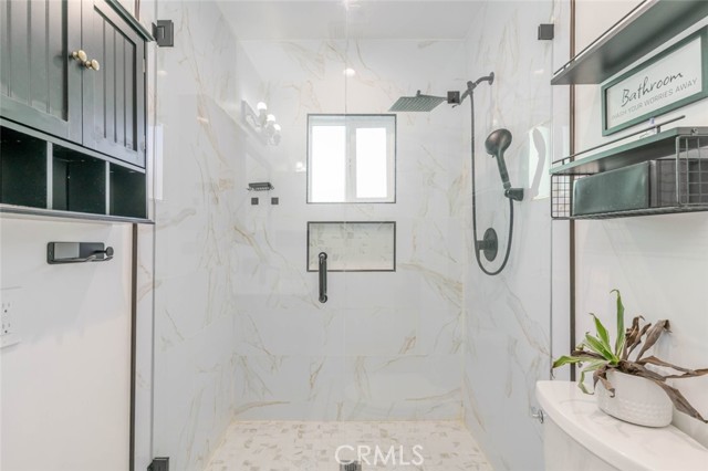 7315 Jamieson Avenue, Reseda CA: https://media.crmls.org/medias/05019094-b1f6-4054-8c04-94e8d9321a10.jpg