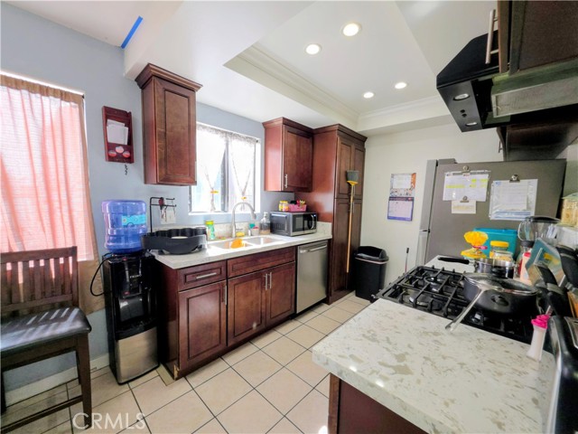 Detail Gallery Image 14 of 22 For 9834 Sepulveda Bld #117,  North Hills,  CA 91343 - 2 Beds | 2 Baths