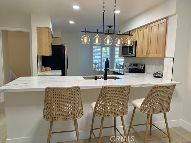 Detail Gallery Image 4 of 12 For 280 Vista Royale Cir, Palm Desert,  CA 92211 - 2 Beds | 2 Baths