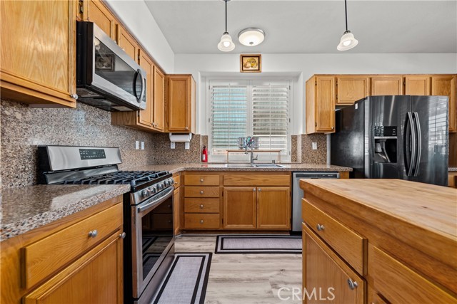 Detail Gallery Image 8 of 33 For 39823 Hillsboro Cir, Murrieta,  CA 92562 - 4 Beds | 3 Baths