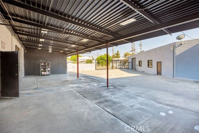 7400 San Fernando Road, Sun Valley CA: https://media.crmls.org/medias/0502733e-c297-4c10-a3a2-0b6e24d79115.jpg