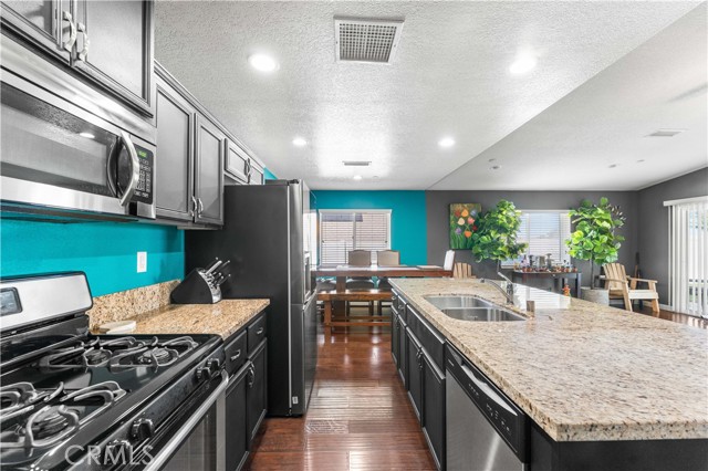 Detail Gallery Image 16 of 36 For 37068 Waltham Pl, Palmdale,  CA 93550 - 4 Beds | 2 Baths