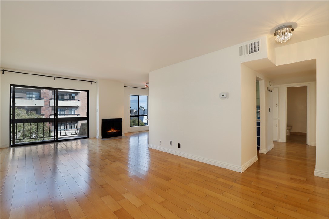 Detail Gallery Image 1 of 1 For 1750 Camino Palmero St #545,  Los Angeles,  CA 90046 - 1 Beds | 1 Baths