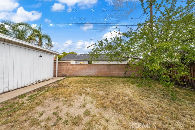 1326 Clock Avenue, Redlands CA: https://media.crmls.org/medias/050396d1-dc02-46a5-99ec-a7c5400656c9.jpg