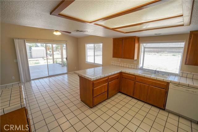 Detail Gallery Image 10 of 23 For 11540 Mohawk Rd, Apple Valley,  CA 92308 - 3 Beds | 2 Baths