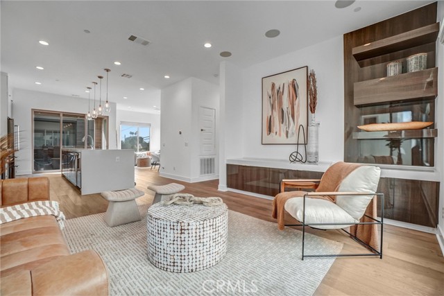 Image 2 of 51 For 24 Ebb Tide  