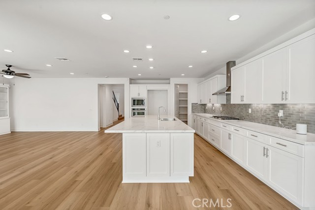 Detail Gallery Image 8 of 58 For 1626 Corte Medialuna, Chula Vista,  CA 91913 - 5 Beds | 4/1 Baths