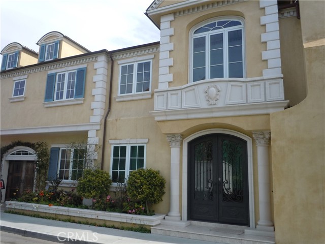 59 Rivo Alto Canal, Long Beach CA: https://media.crmls.org/medias/050759b1-80c6-4db8-8427-360fb3def68e.jpg