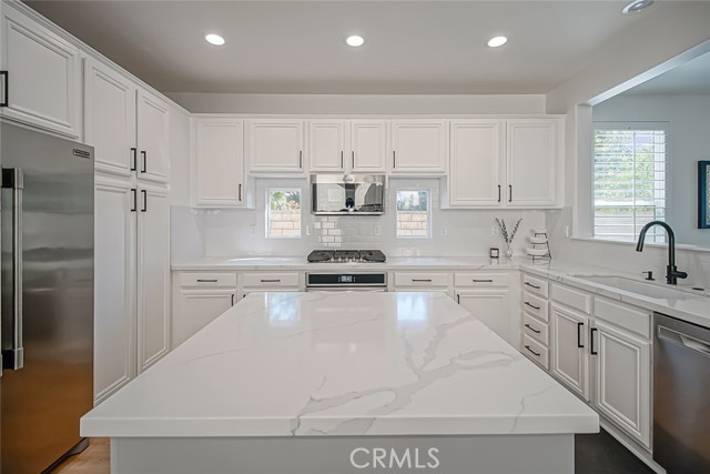 Detail Gallery Image 16 of 58 For 542 Arbor Ct, Simi Valley,  CA 93065 - 4 Beds | 2/1 Baths