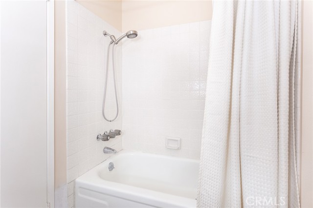 Detail Gallery Image 20 of 27 For 20737 Roscoe Bld #203,  Winnetka,  CA 91306 - 2 Beds | 2/1 Baths