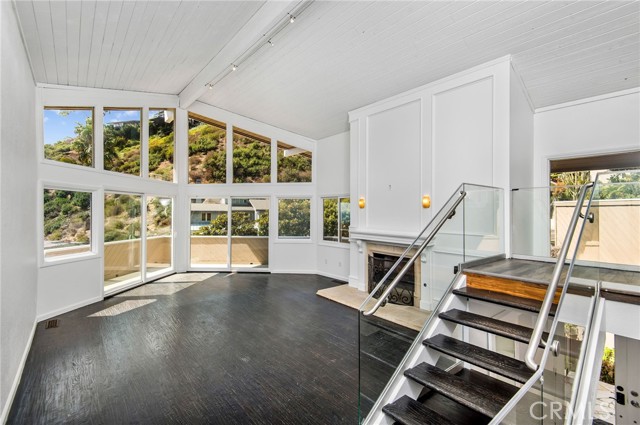 Detail Gallery Image 6 of 38 For 431 Nyes Pl, Laguna Beach,  CA 92651 - 4 Beds | 3/1 Baths