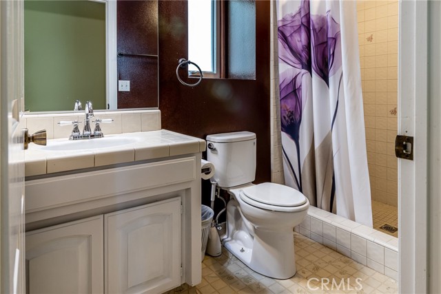 Upstairs hall bathroom