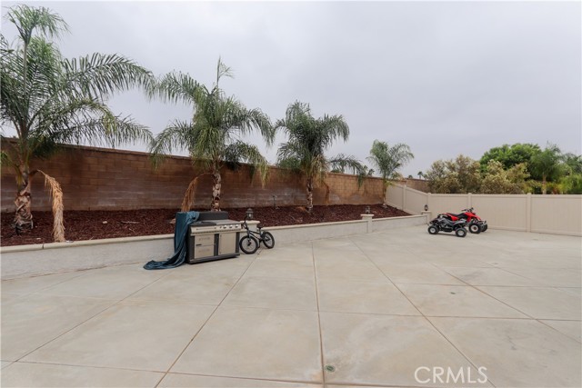17581 Cedarwood Drive, Riverside CA: https://media.crmls.org/medias/050987c8-5822-4332-9126-a0cbd17a72b3.jpg