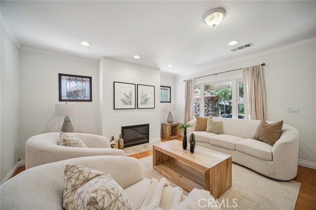 Detail Gallery Image 10 of 53 For 519 E Howard St, Pasadena,  CA 91104 - 3 Beds | 1/1 Baths