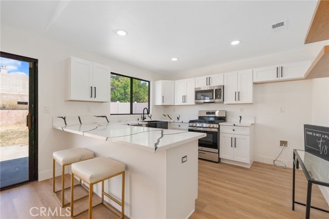 Detail Gallery Image 6 of 16 For 1075 Leslie Ct, Colton,  CA 92324 - 3 Beds | 2 Baths