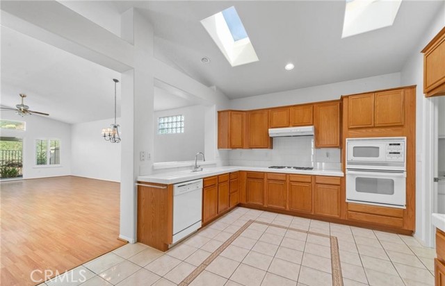 24252 Calle Artino, Murrieta CA: https://media.crmls.org/medias/050b1797-8380-4224-82eb-e2a0350c22e5.jpg
