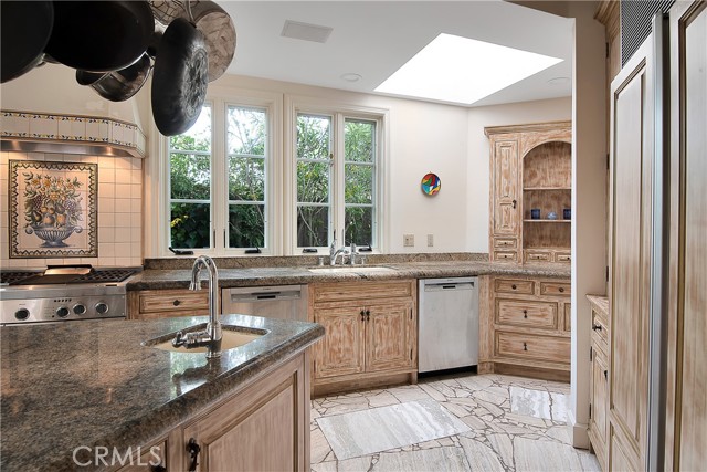Detail Gallery Image 14 of 37 For 21149 Entrada Rd, Topanga,  CA 90290 - 6 Beds | 3/2 Baths
